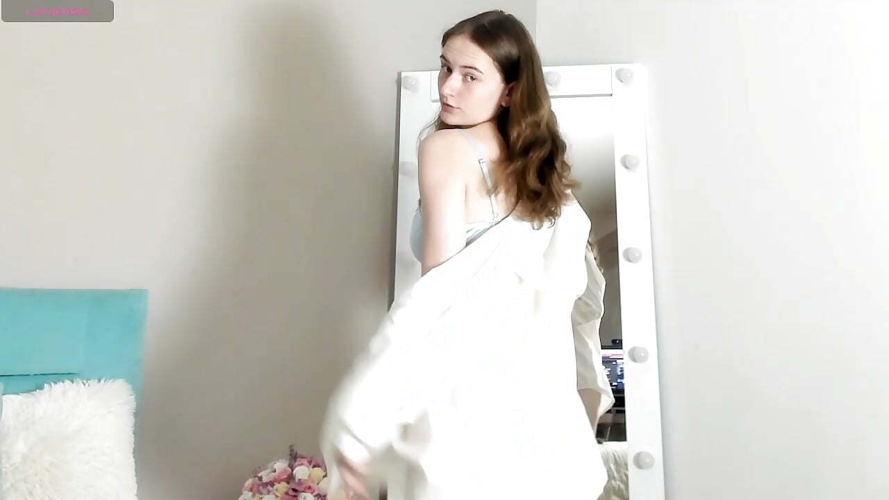dance in lingerie and a shirt - відео від вебкаммоделі L1ittle_kitty_