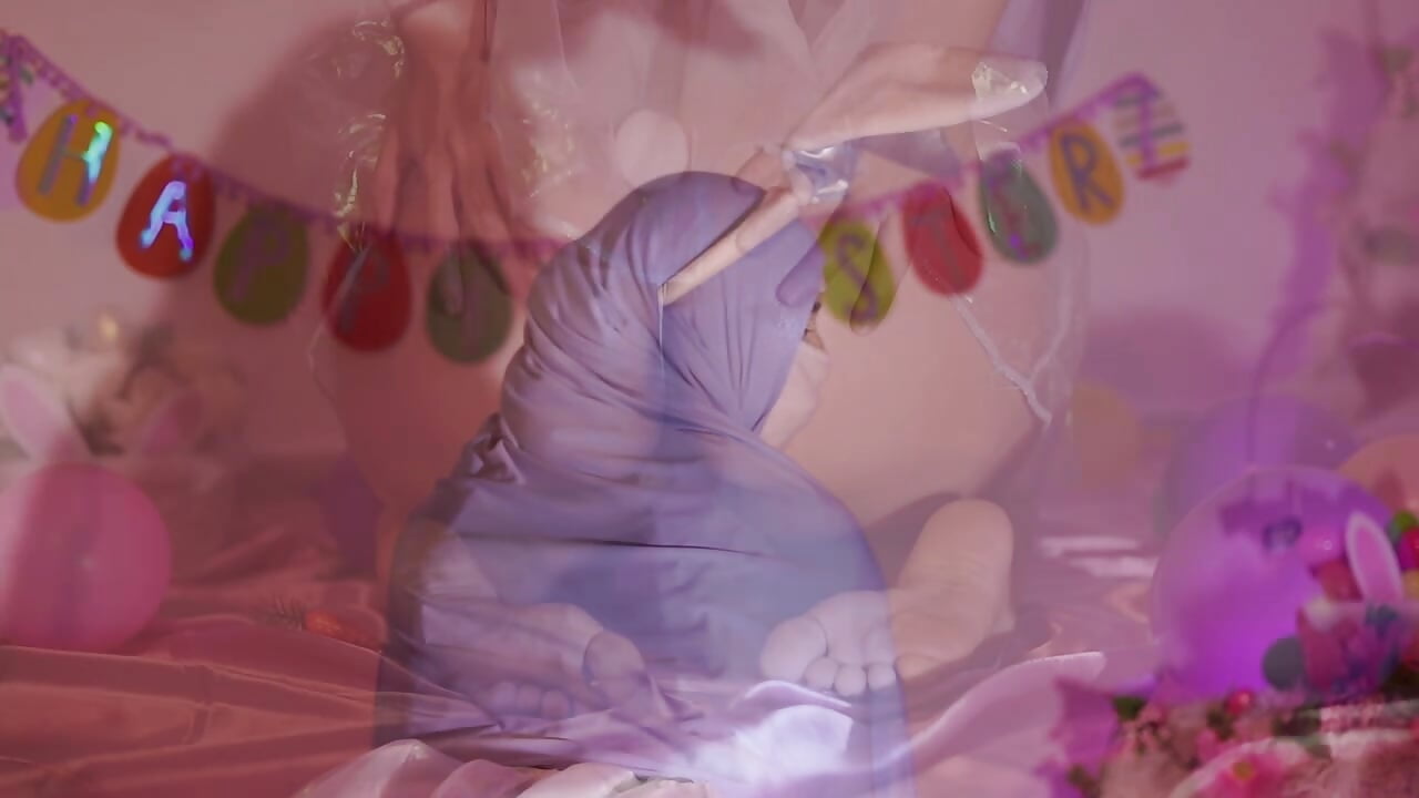 Easter Celebration – video modela na kameri rawiya