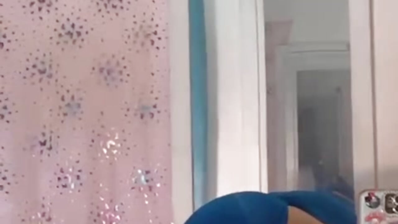 Can i be on your bed in doggy style? 🍑 - vídeo de la modelo de cam AMAIAA_LOVE