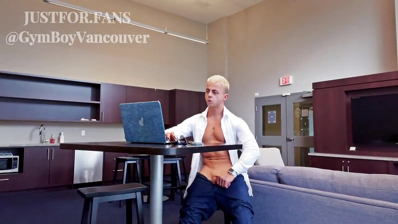 Jerking off in suit in my office at lunch time . Public – video od GymBoyVan