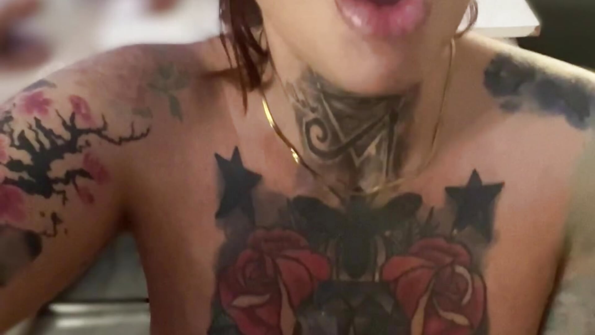 Jerk off , dildo cum on boobs amd mouth – video od webkamerové modelky krysstal003