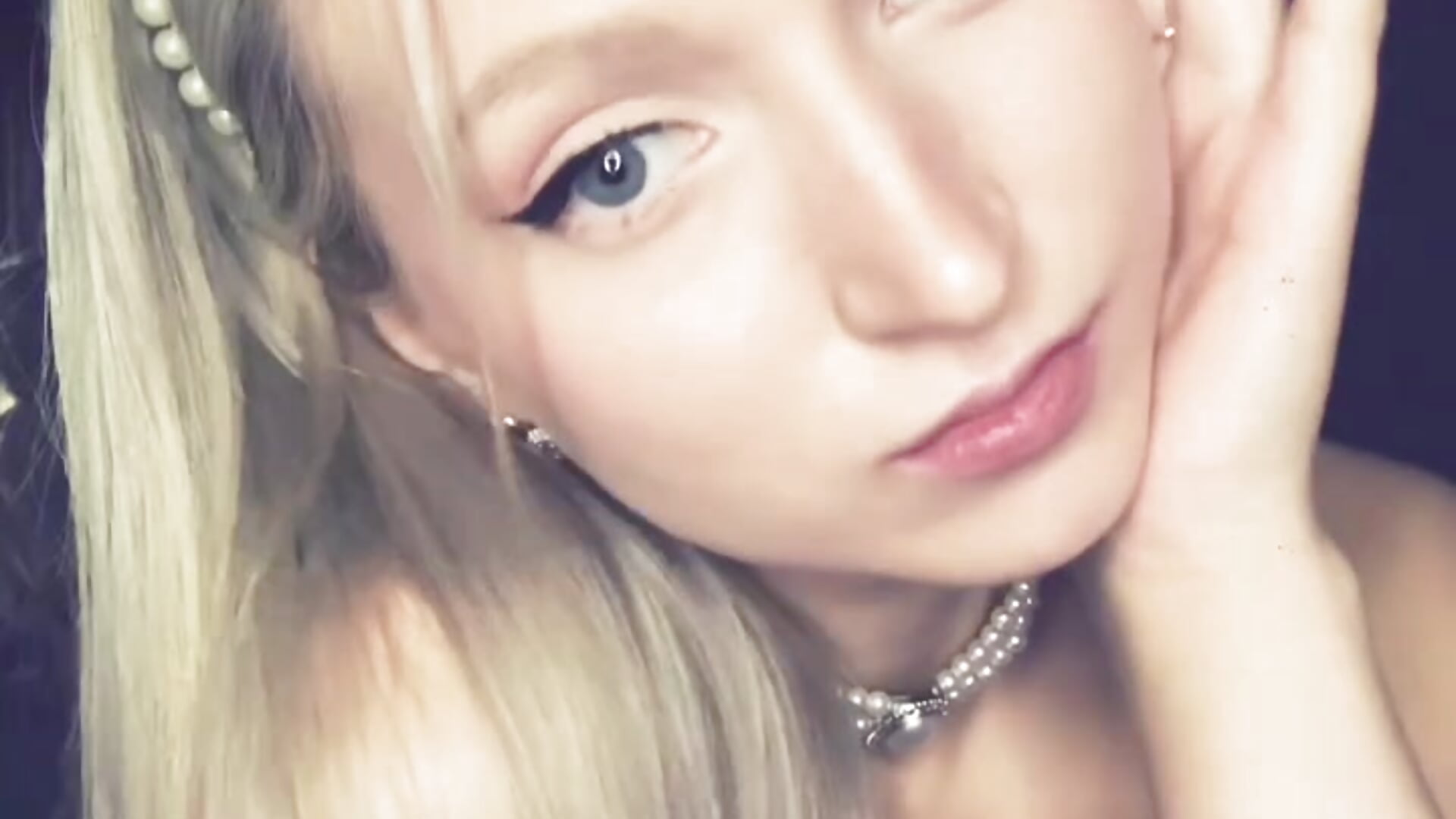 Cute princess - video by NixxMia cam model