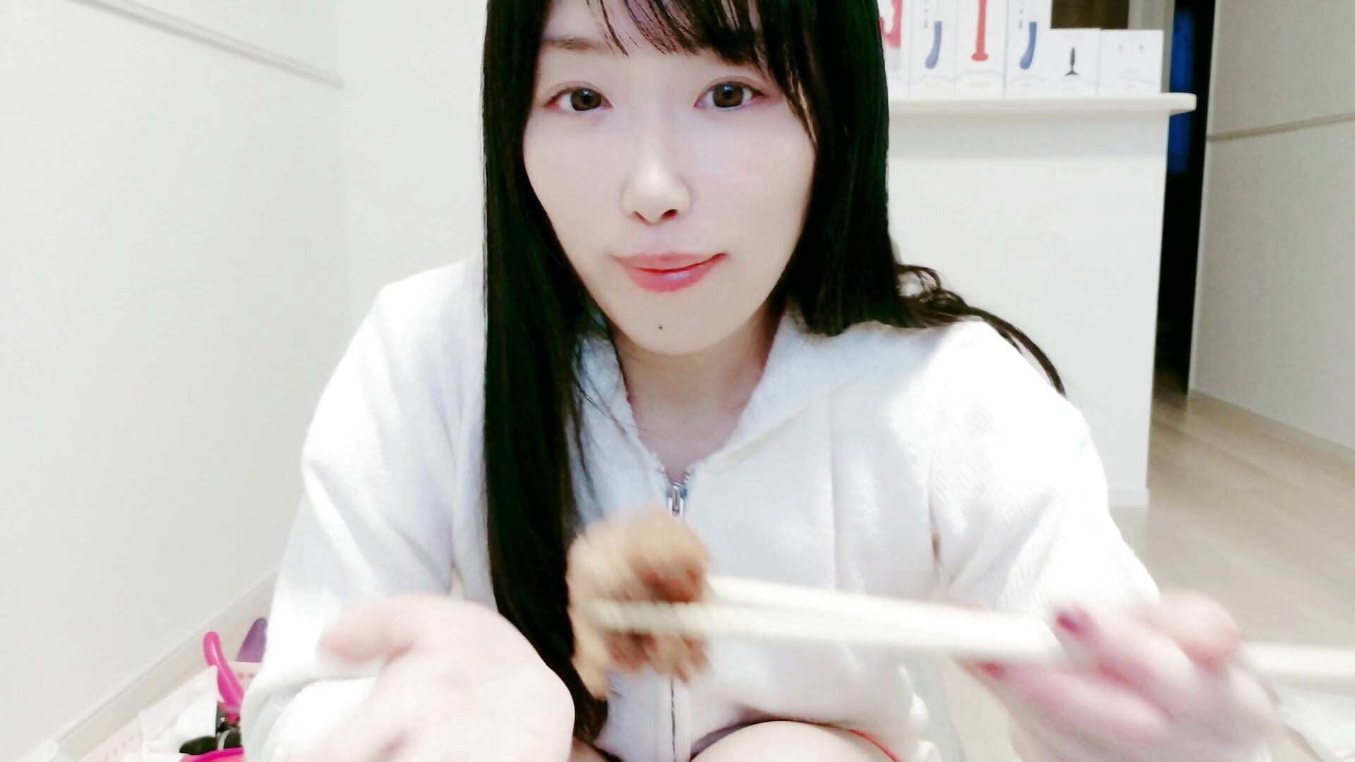 唐揚げ作ったよ💖あーん💕 - vidéo du modèle de showcams IORio2