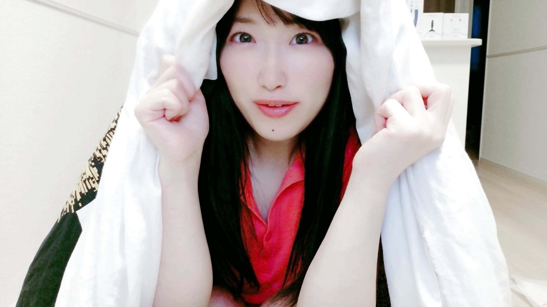 お布団んで一緒にあったまろっ💖えいっガバっ💓 - vidéo du modèle de showcams IORio2