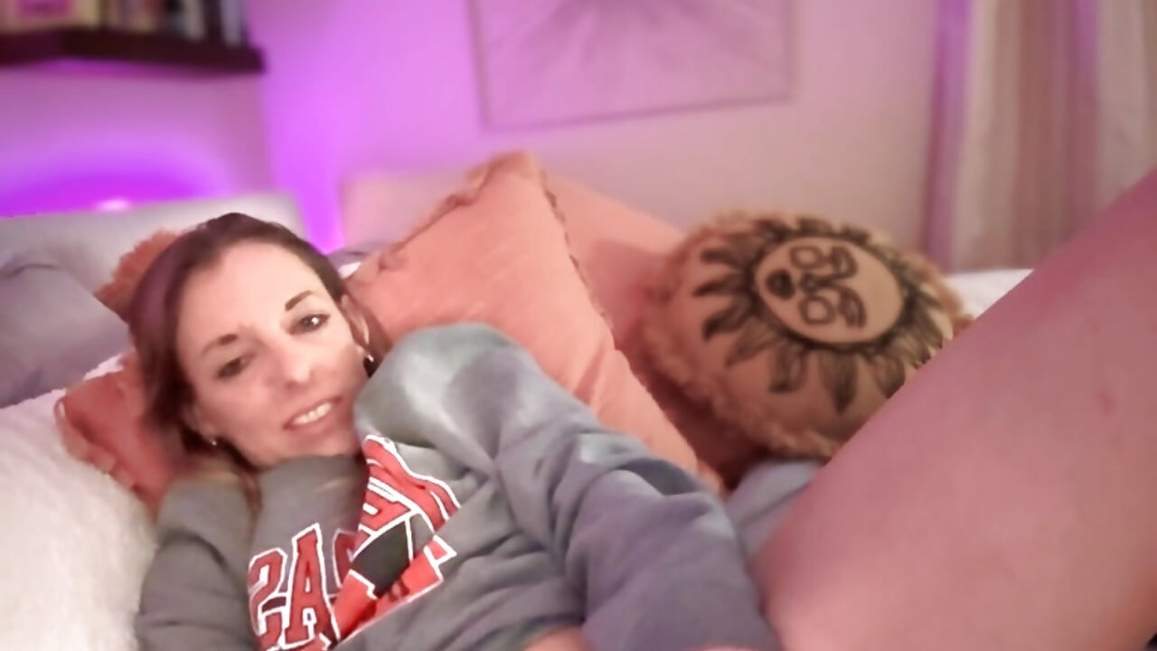 Playing with myself! – видео вебкам-модели lezzrene