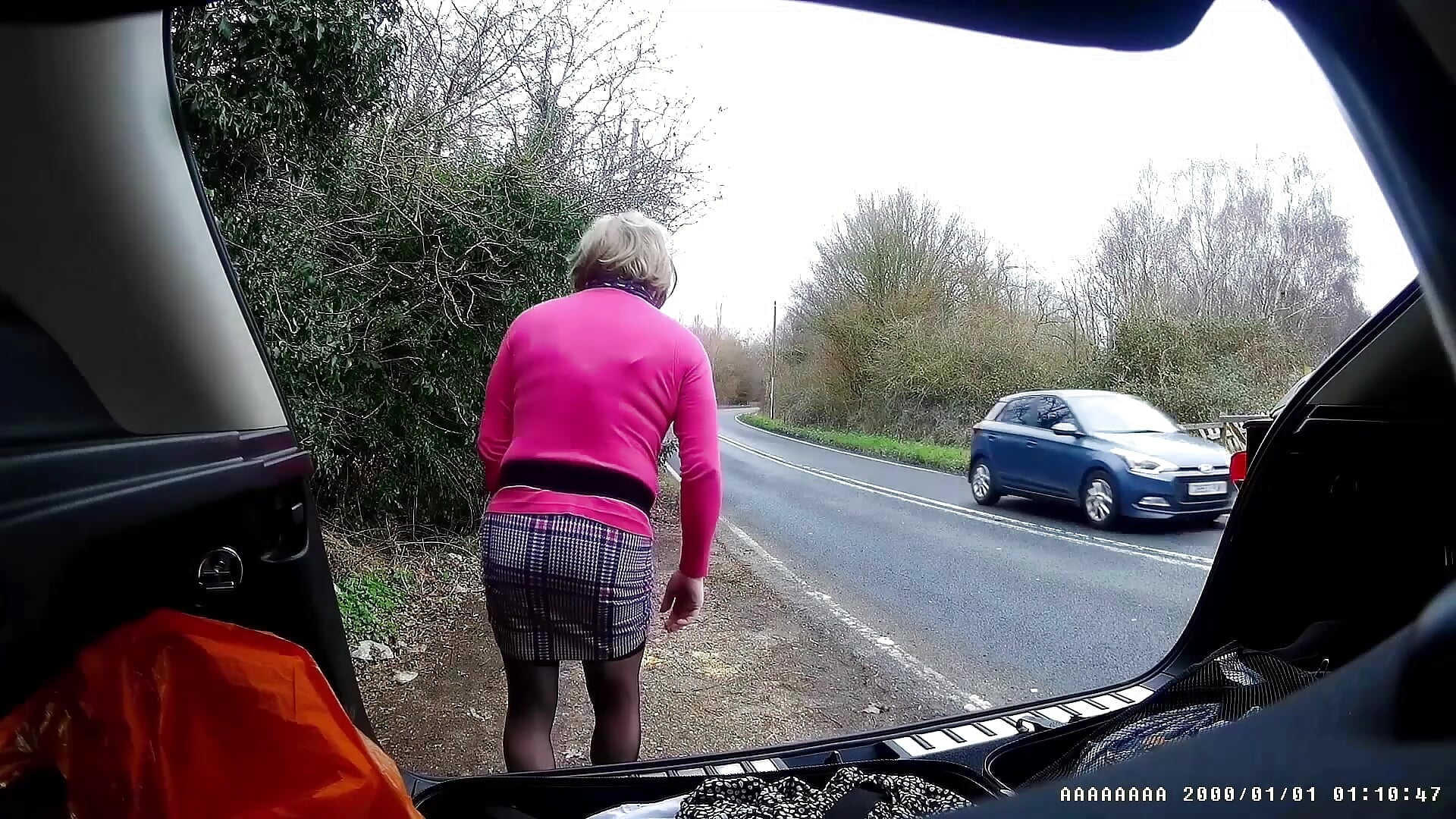 Cross dress change in public flashing to cars near bedford