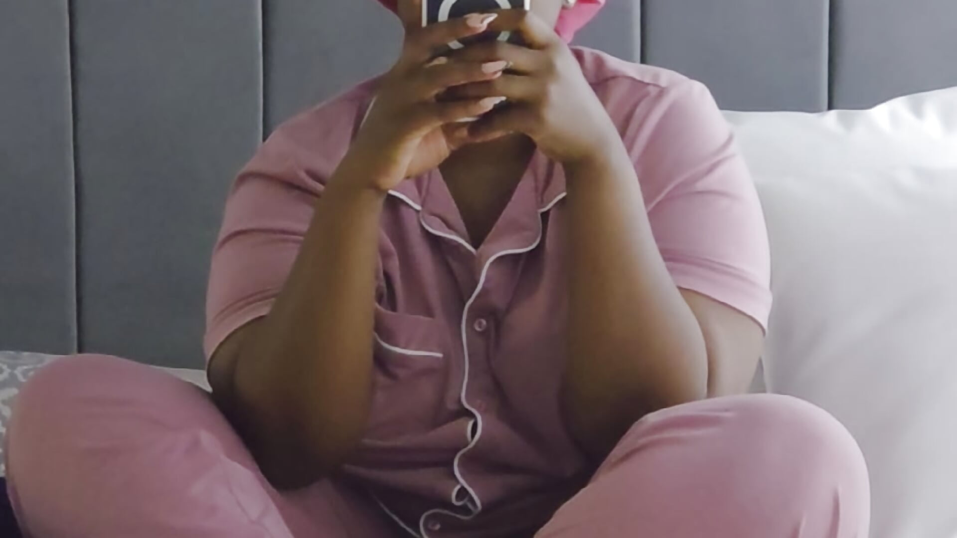 1000022881.mp4 – video od webkamerové modelky Zee_Online