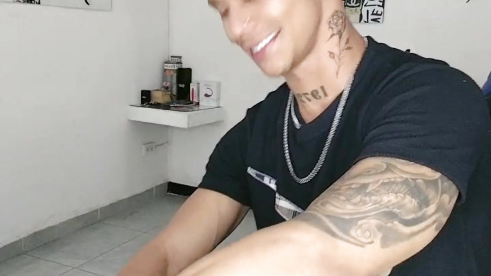 piercing - video di Leonard_Price