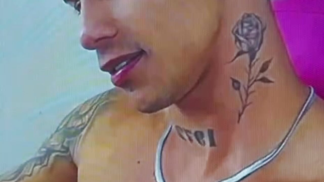 Vídeo em tendência de modelo na câmara Leonard_Price 6747