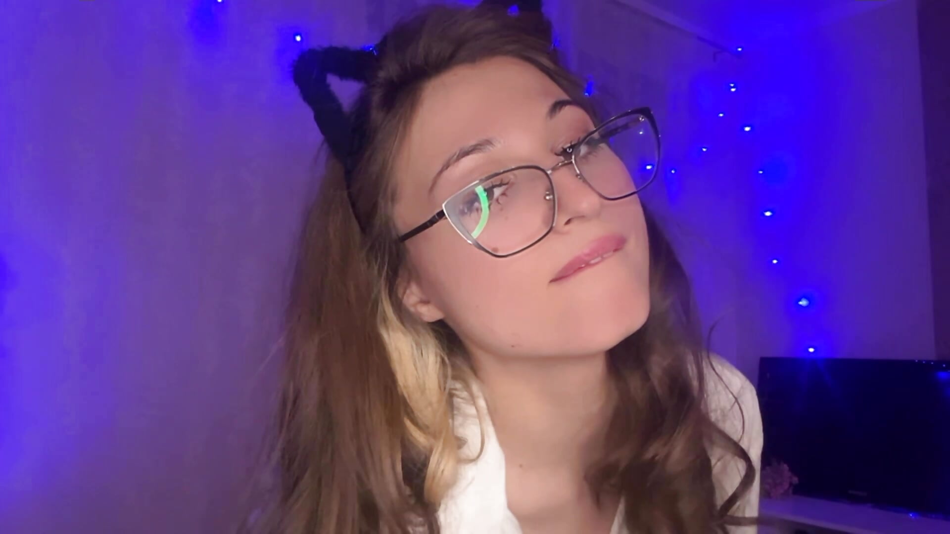 Flirt Kitty - video by YumKatherine cam model