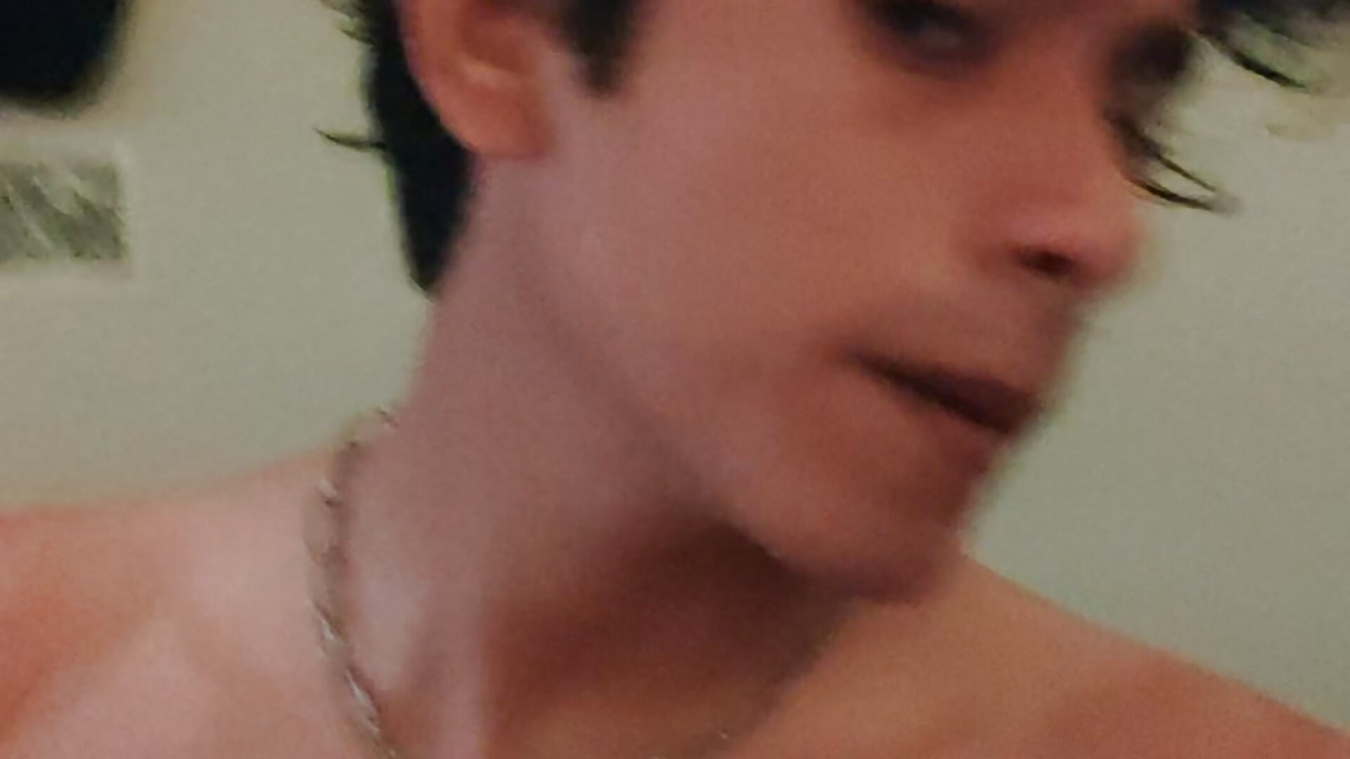 Jugando con mi cabello - video by muskul0k0 cam model