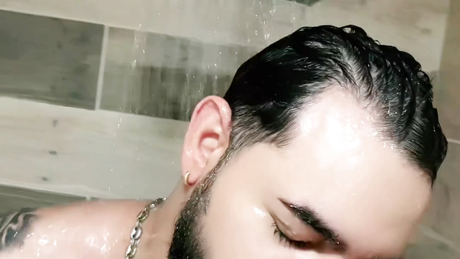 Who wants to shower with me? - video by Ethan_Castellano cam model