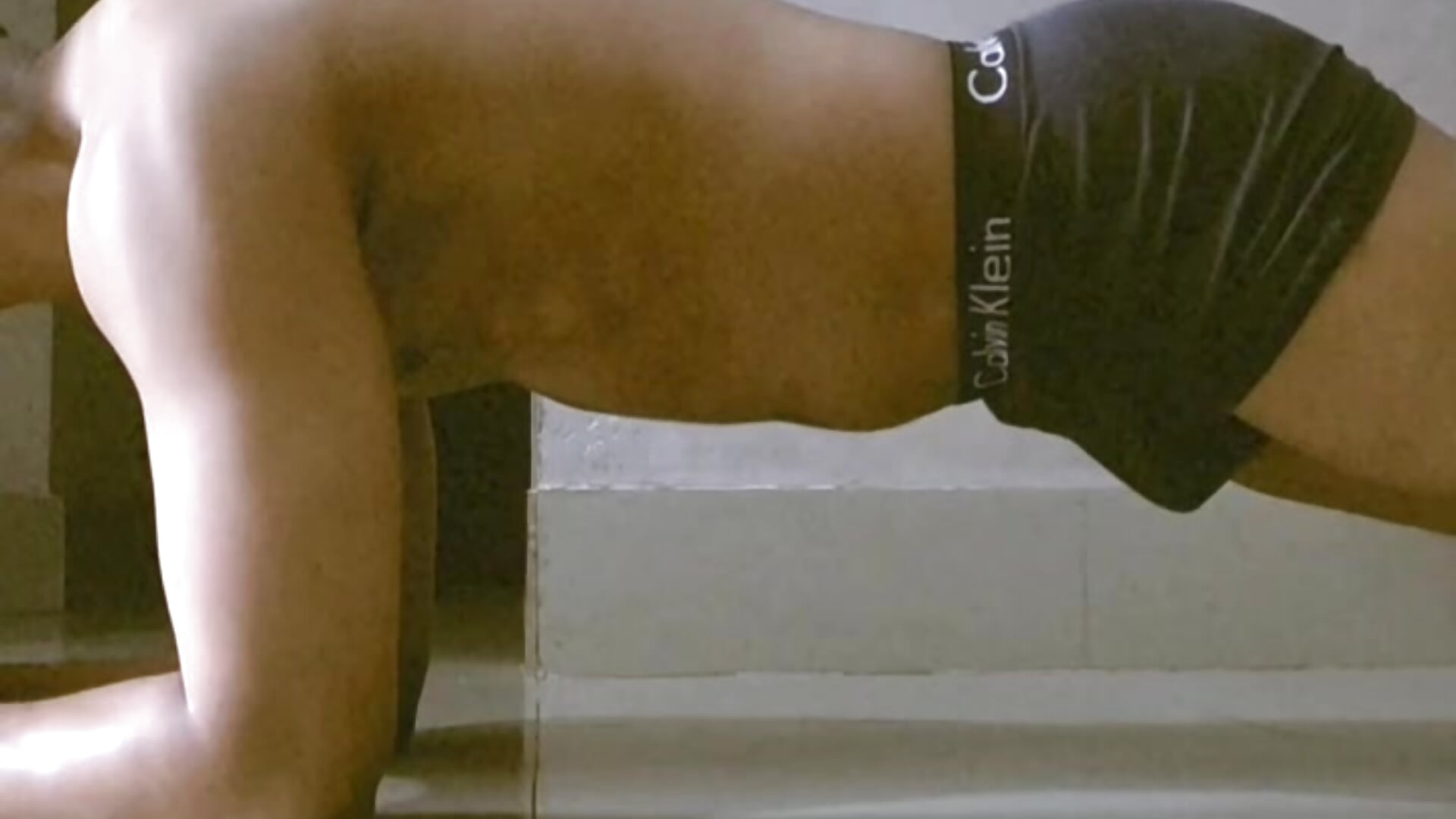 Plank & Squeeze - video van coltfangs cam-model