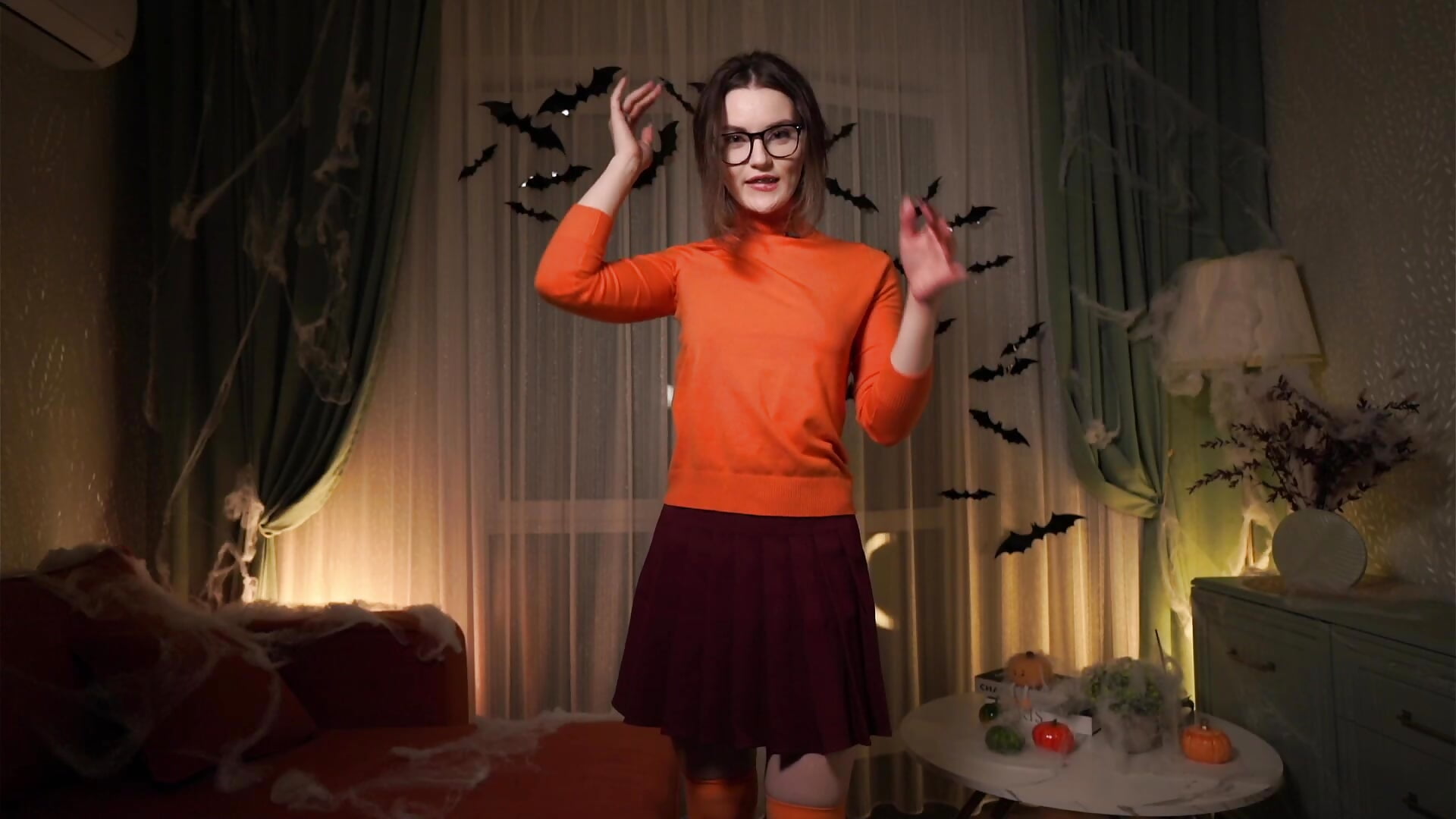 Sweet scary Halloween - video od modelky/modela LoraDevon