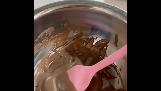 We recently tasted this chocolate during a broadcast. Here is a mini version of the recipe for you,