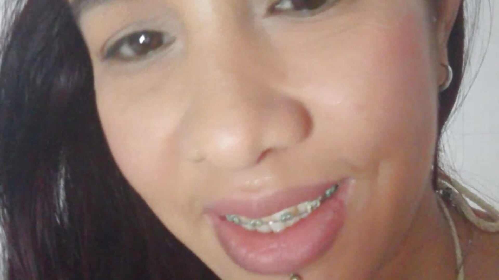 Amo mis piercing - clip cu lakirared model videochat