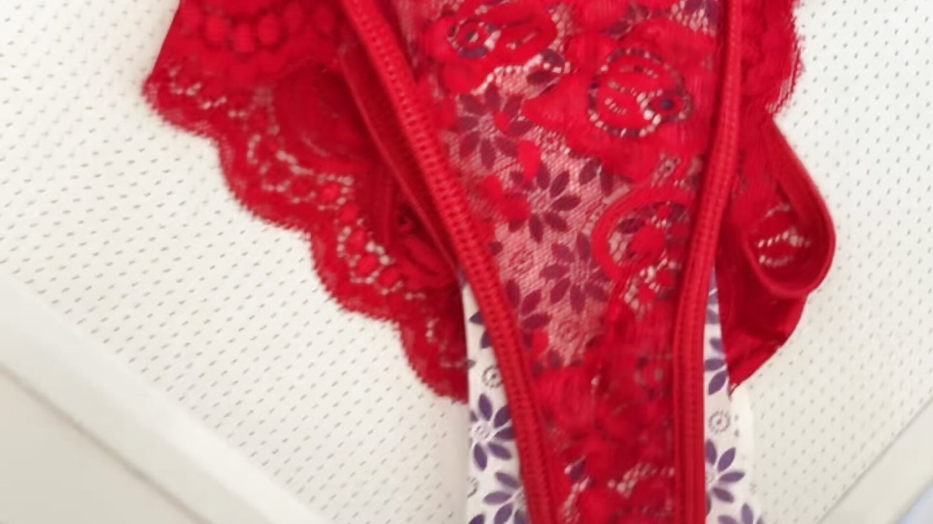 Den Tanga voll gespritzt - video od modelky/modela yannick071707