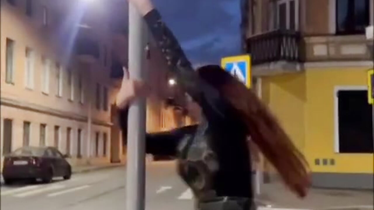 Surprise - video di CarolGiggly modella di cam