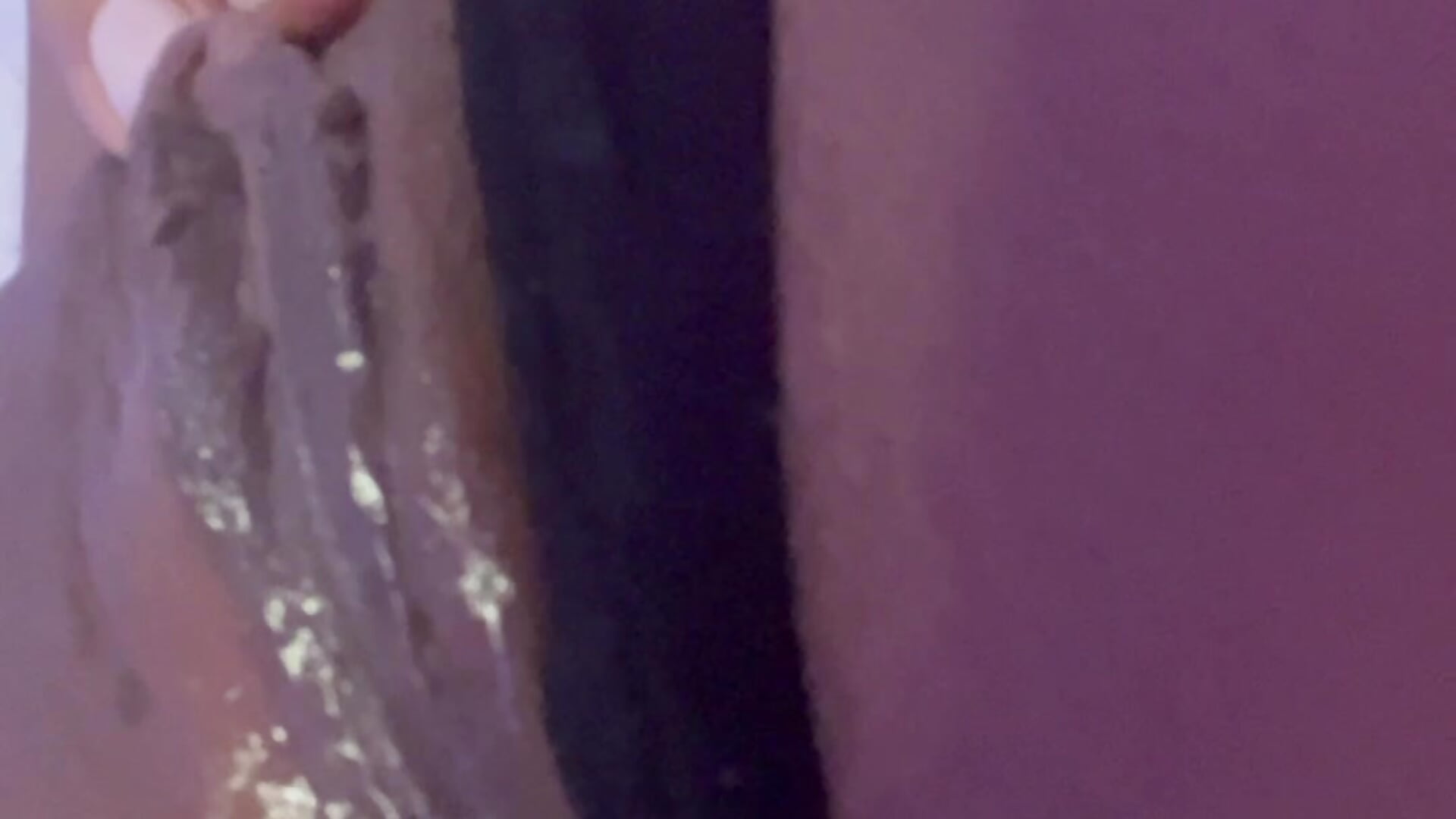 Fingers pussy wet - video by Geralllll cam model