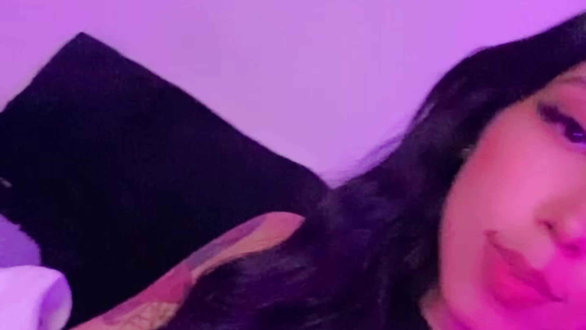 1297bb0608214dfe85c2fc96943bbc6e - video by Mis__lola cam model