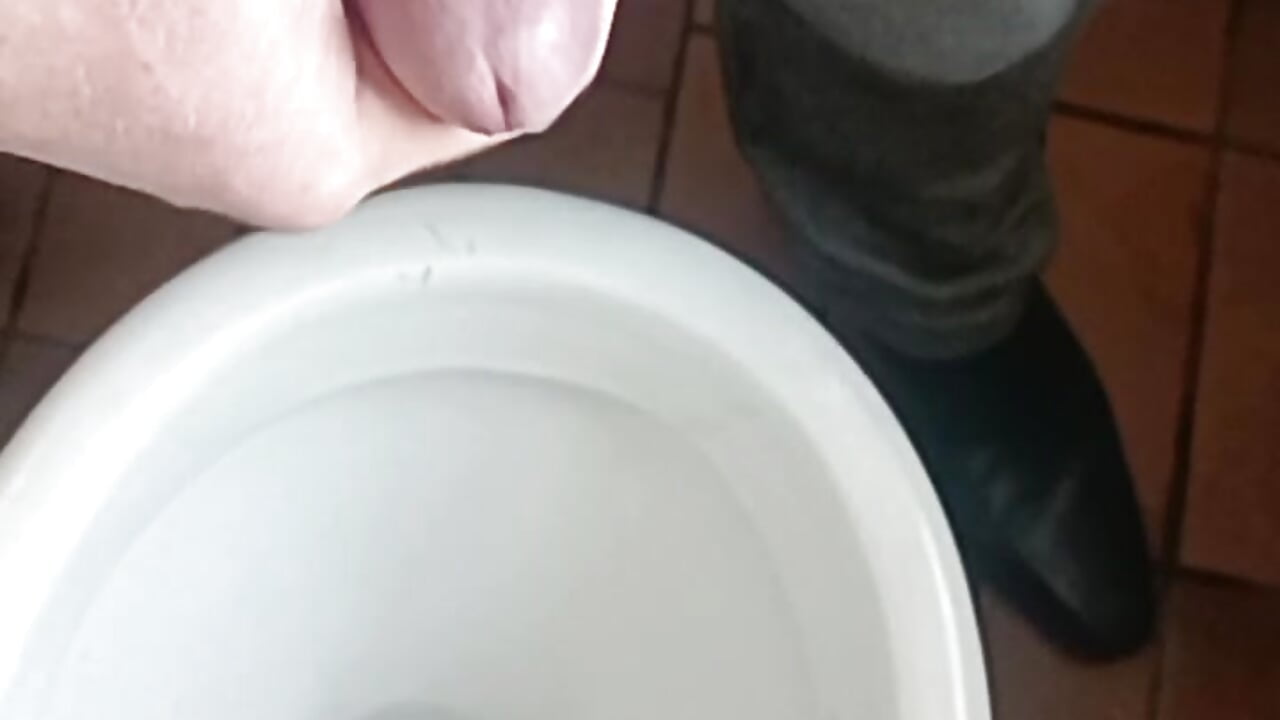 I jerk off in the toilet (I don't cum) - วิดีโอโดย awesome-dirty-dick โมเดลแคม