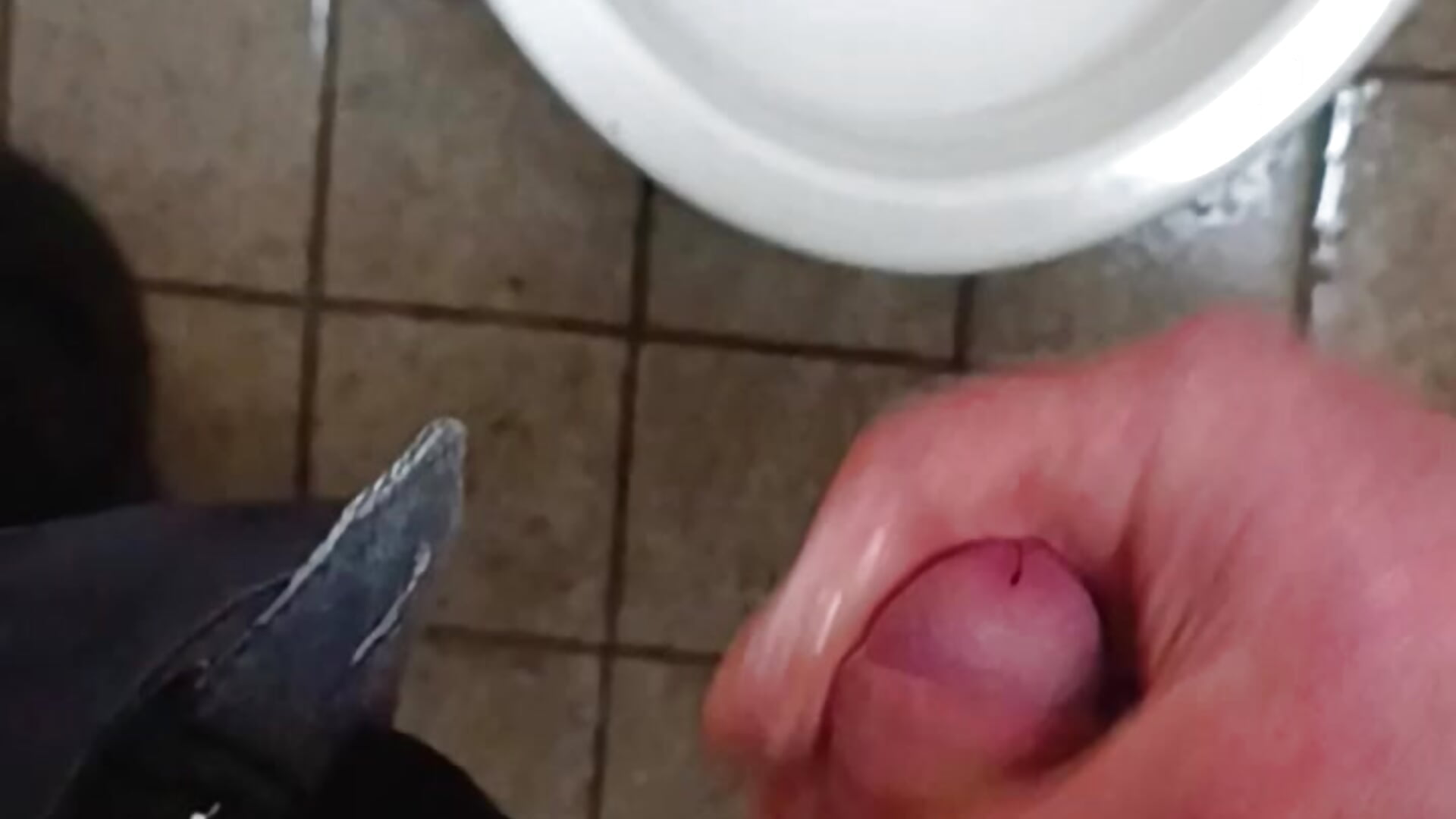 I'm cumming in the toilet 🥵👅🔥 — filmik awesome-dirty-dick, modela(-lki) na kamerkach