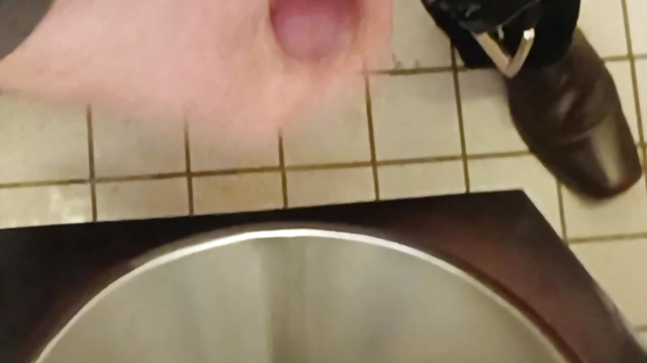 I jerk off in the toilet - วิดีโอโดย awesome-dirty-dick โมเดลแคม