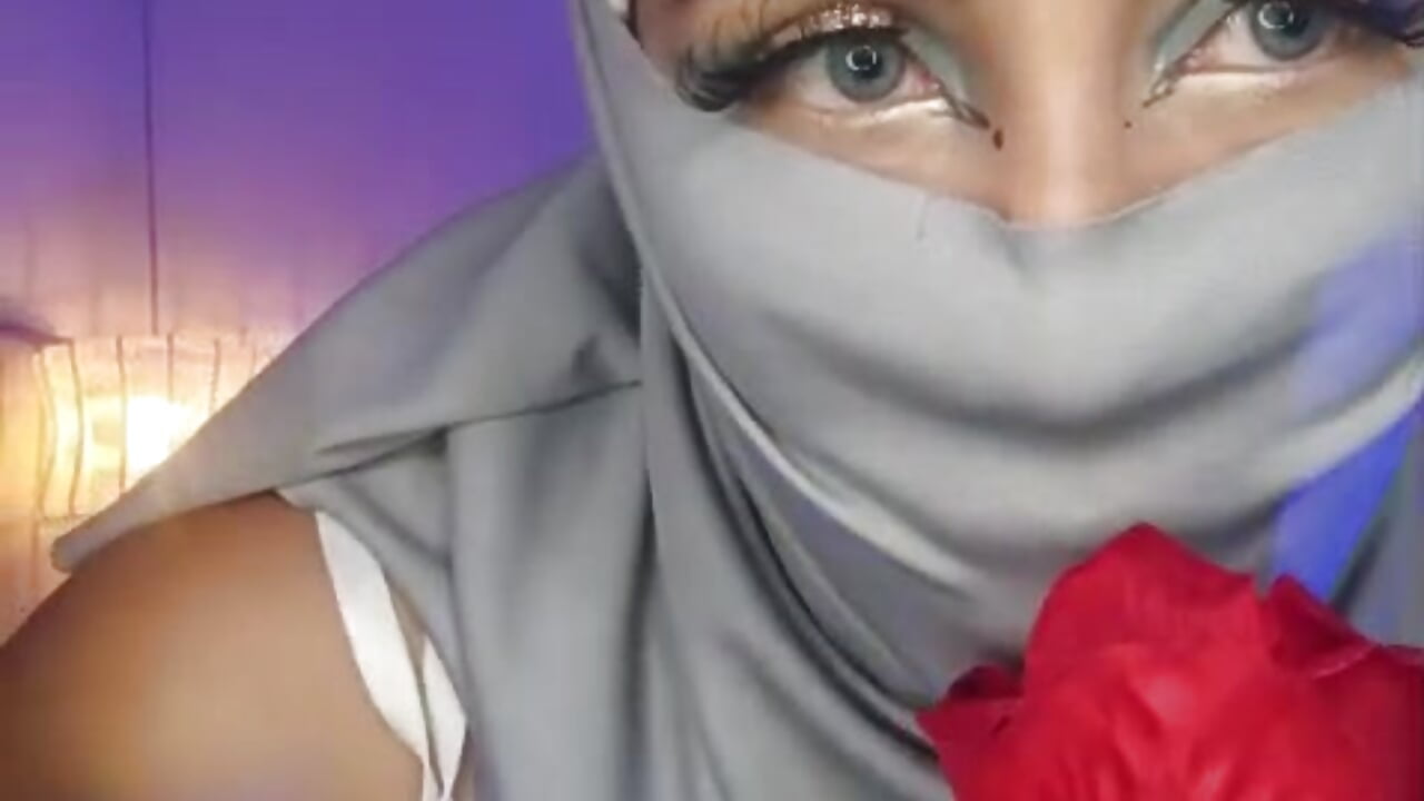 “Kings receive different attention.” - naomiii__ adlı kamera modelinin videosu