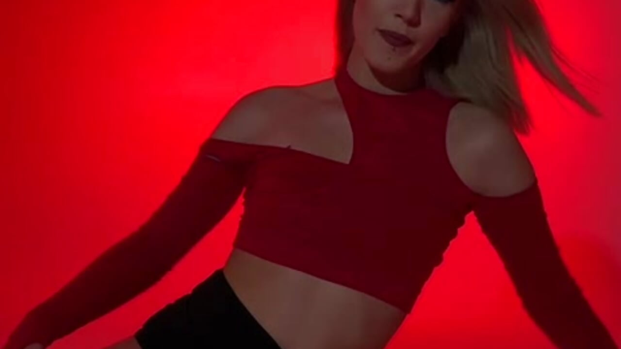 dancing - video by Dylan_mercy cam model