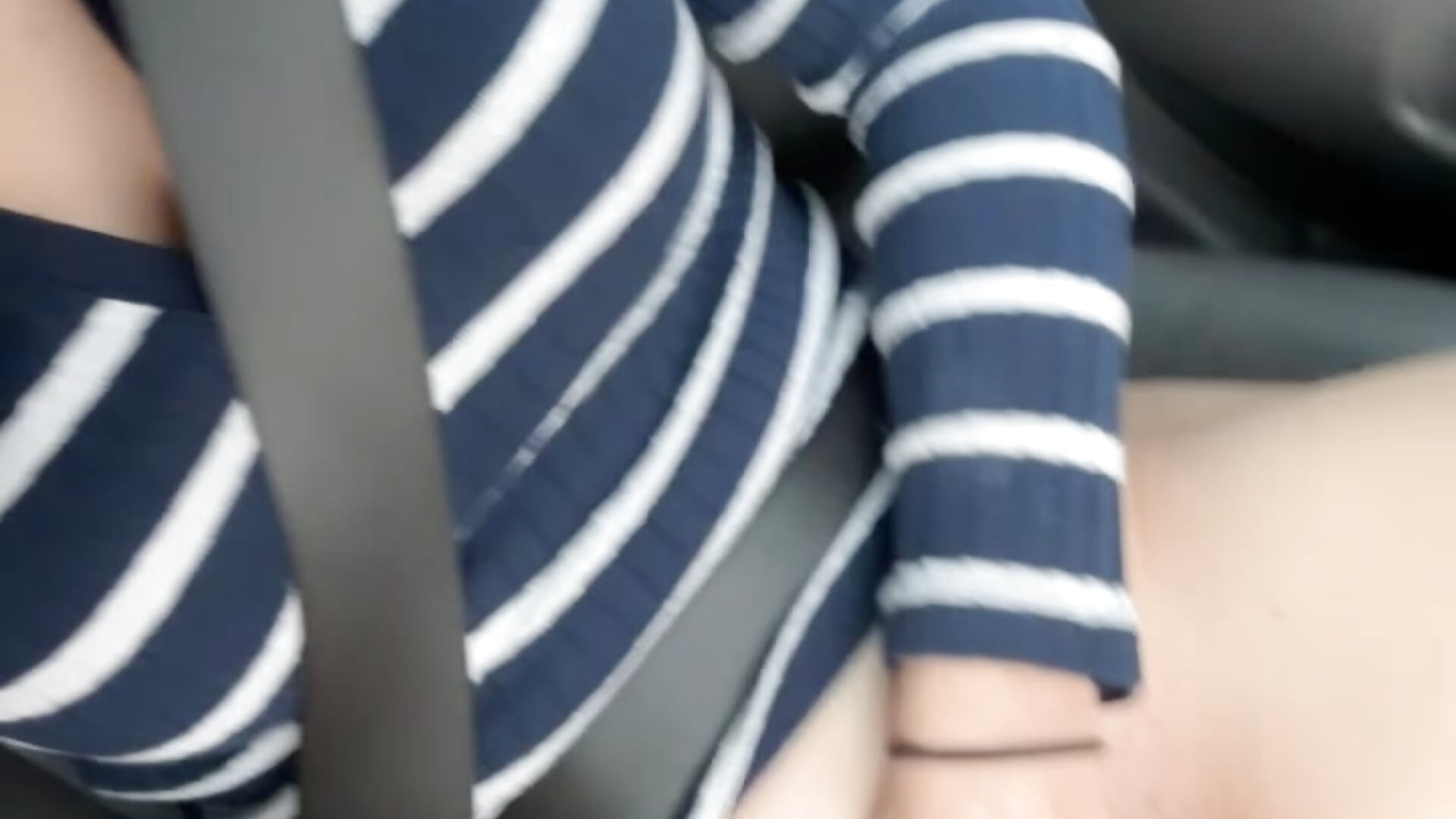 Show Pussy in car Short👀🚗