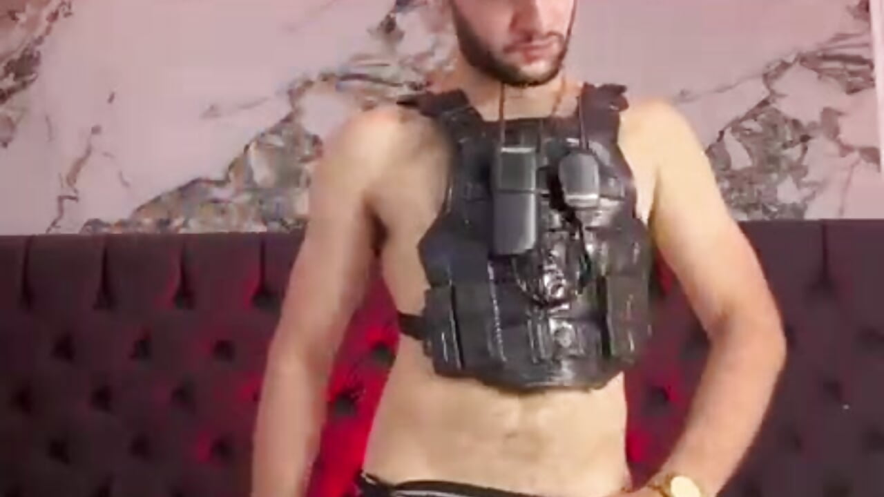 Sexy Police 🤤😈 - video av MaximusClark cam model