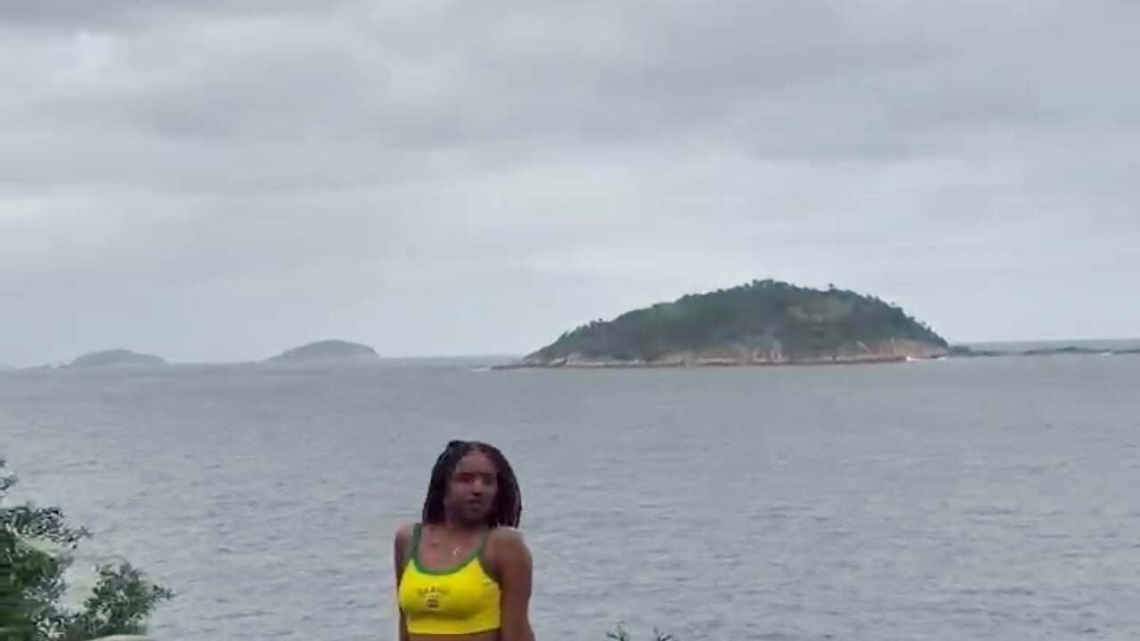 😊🌱 - סרטון של Lorena_Vieira_, דוגמן/ית מצלמה