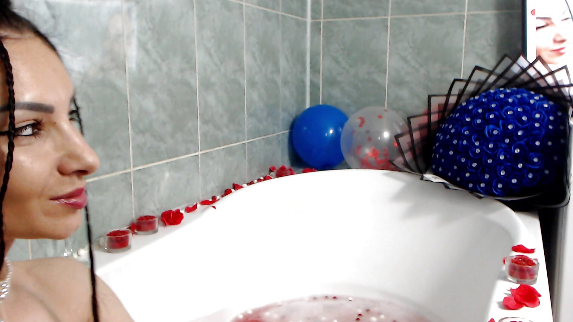 𝘈 𝘩𝘰𝘵 𝘢𝘯𝘥 𝘦𝘹𝘤𝘪𝘵𝘪𝘯𝘨 𝘴𝘩𝘰𝘸𝘦𝘳 - video by EvelynAisha cam model
