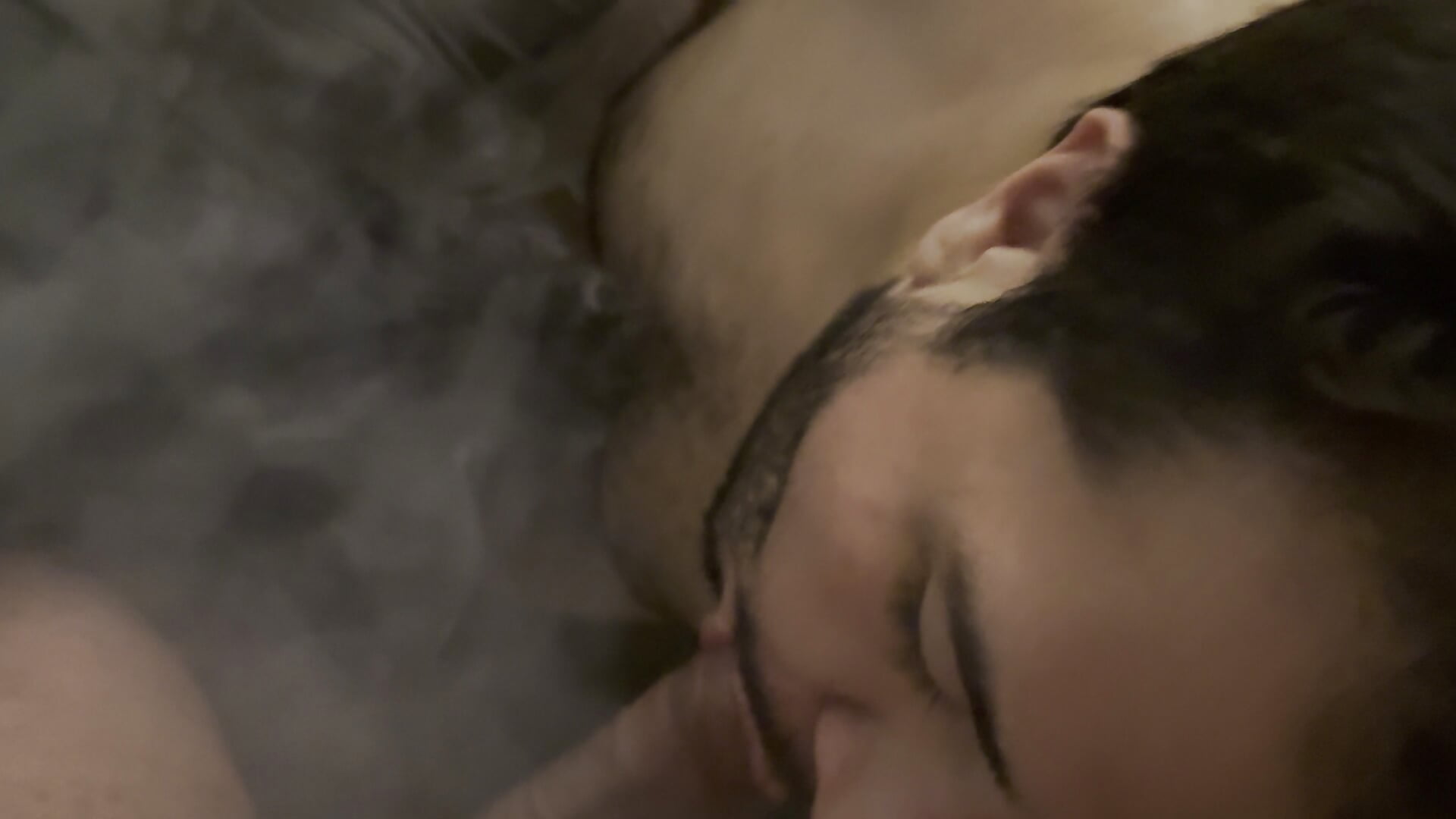 Me sucking a guys cock and blowing clouds on it - vídeo de la modelo de cam bearcloudcomputa