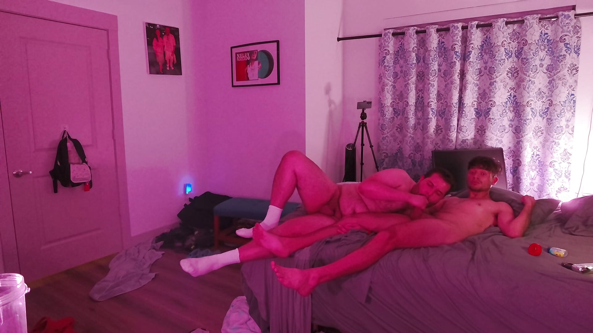 Cloudy Sex with Emmanuel, watch us blow clouds in our cocks and fuck - відео від вебкаммоделі bearcloudcomputa