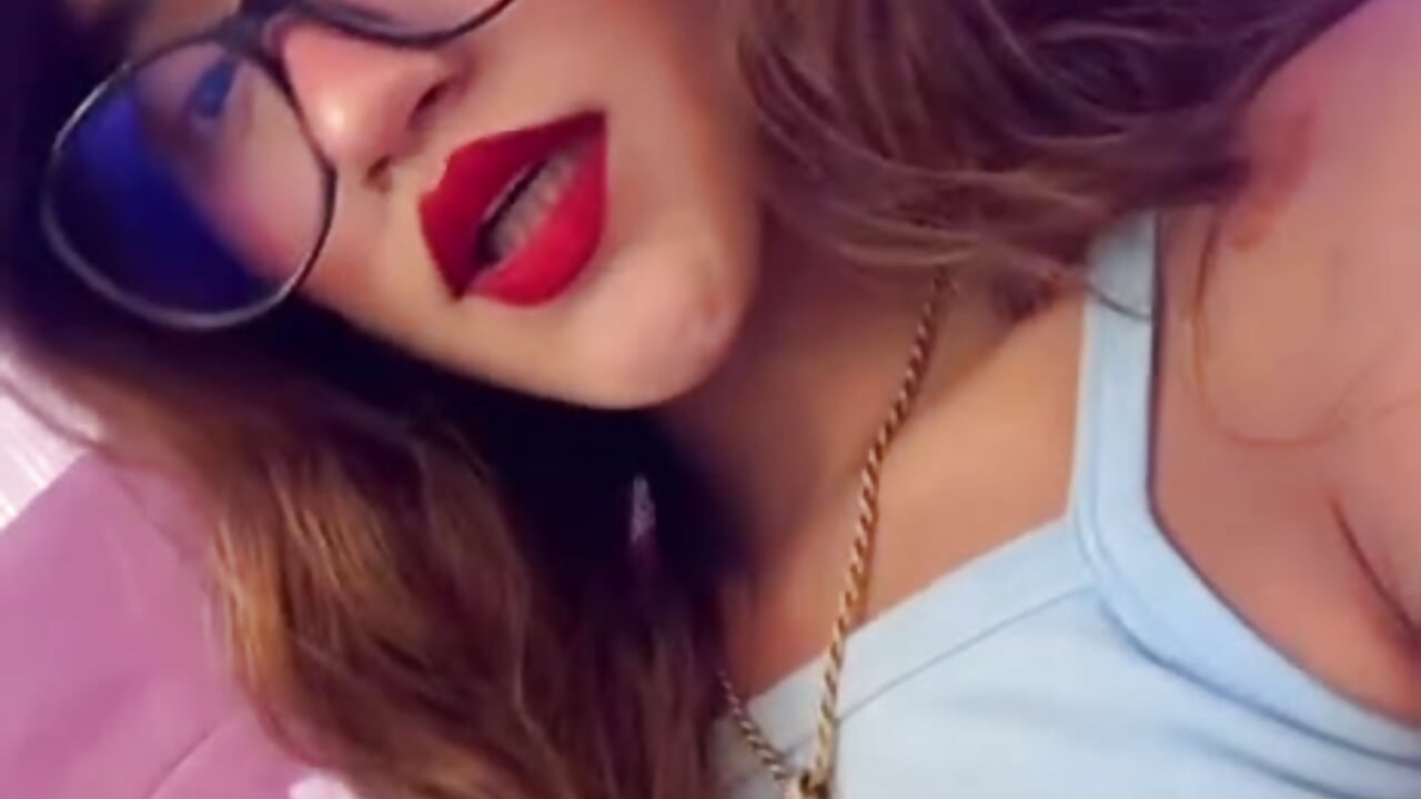 No imaginas lo que puedo hacerte sentir solo con mis gestos. 🥵💘 - Video von Lilith_Vera Cam-Model