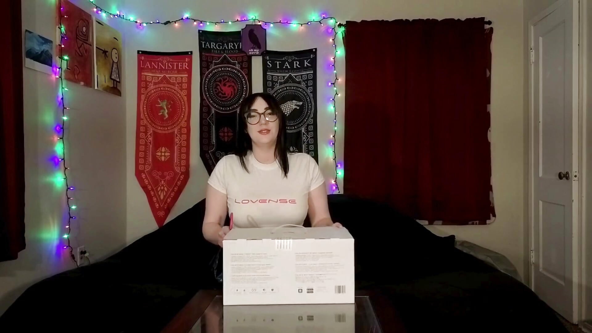 Lovense Mini Machine Unboxing — filmik TheGothMilf, modela(-lki) na kamerkach