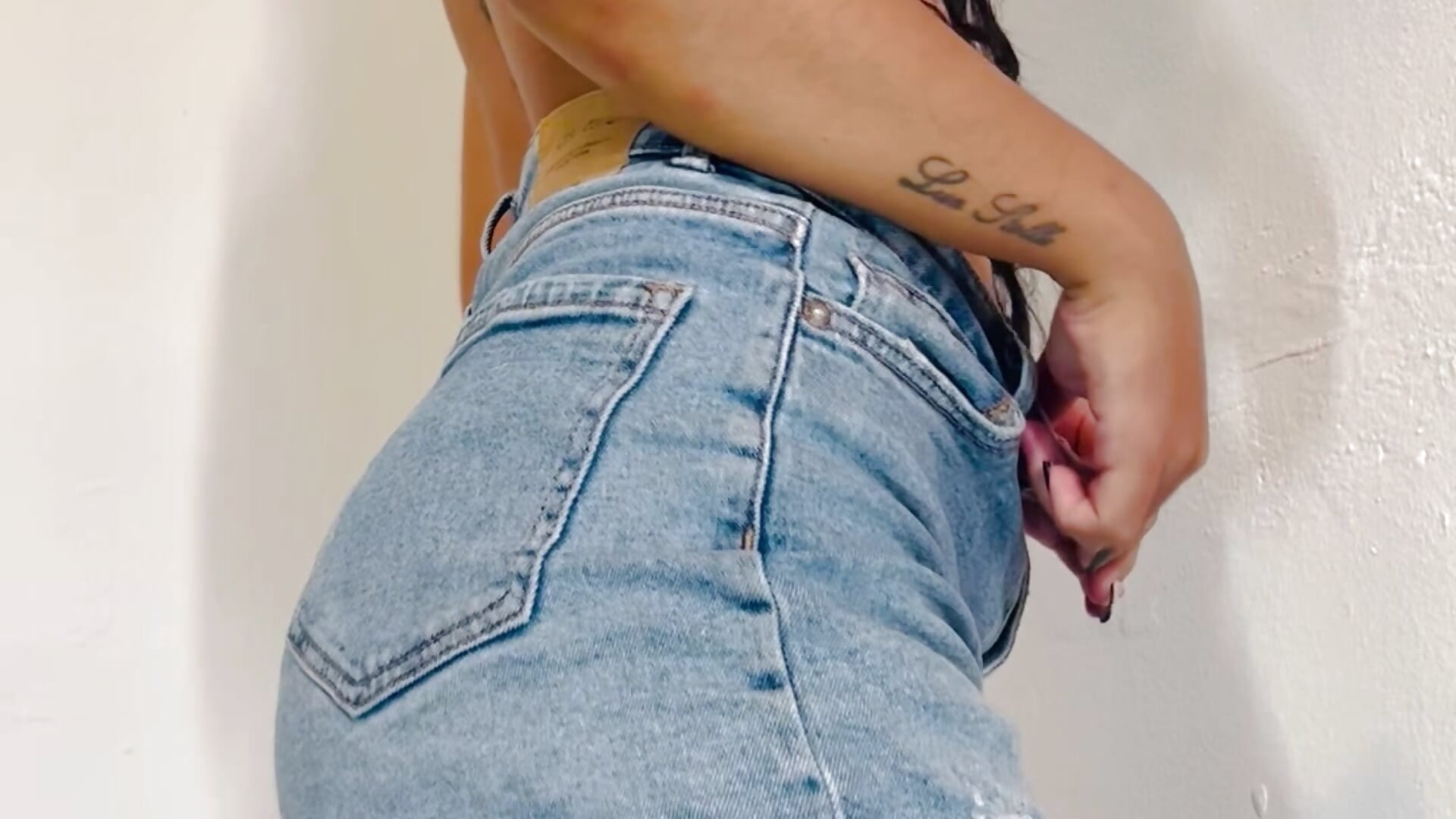 Hi guys - video by _Luana cam model