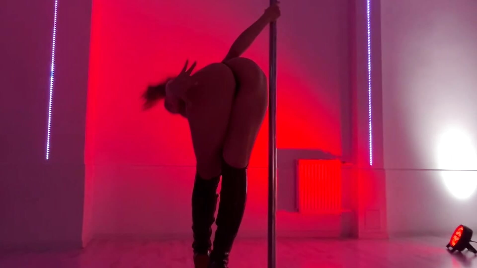Exotic pole dance - video của người mẫu cam Your_Auggie