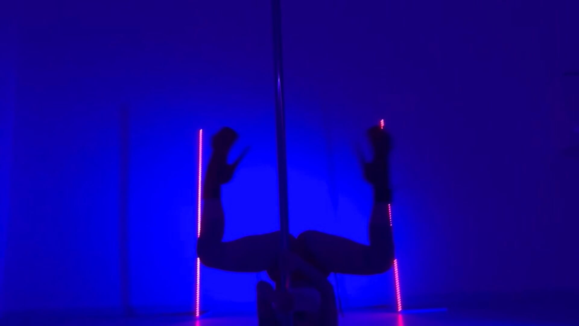 Pole dance - video by Your_Auggie cam model