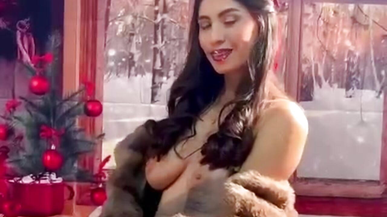 gift wrapped... do you dare to open it to me?♥ - vidéo du modèle de showcams alysonJackson