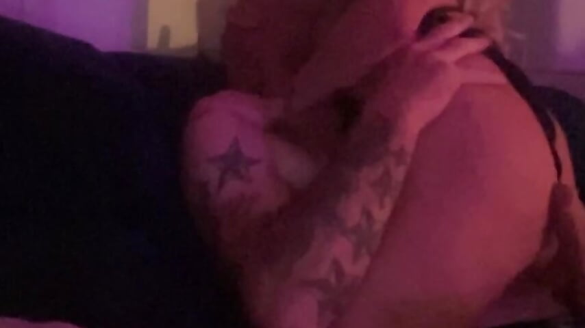 Teasing and grinding my wet pussy on my man’s MASSIVE cock - video oleh larablake-xx kamera model