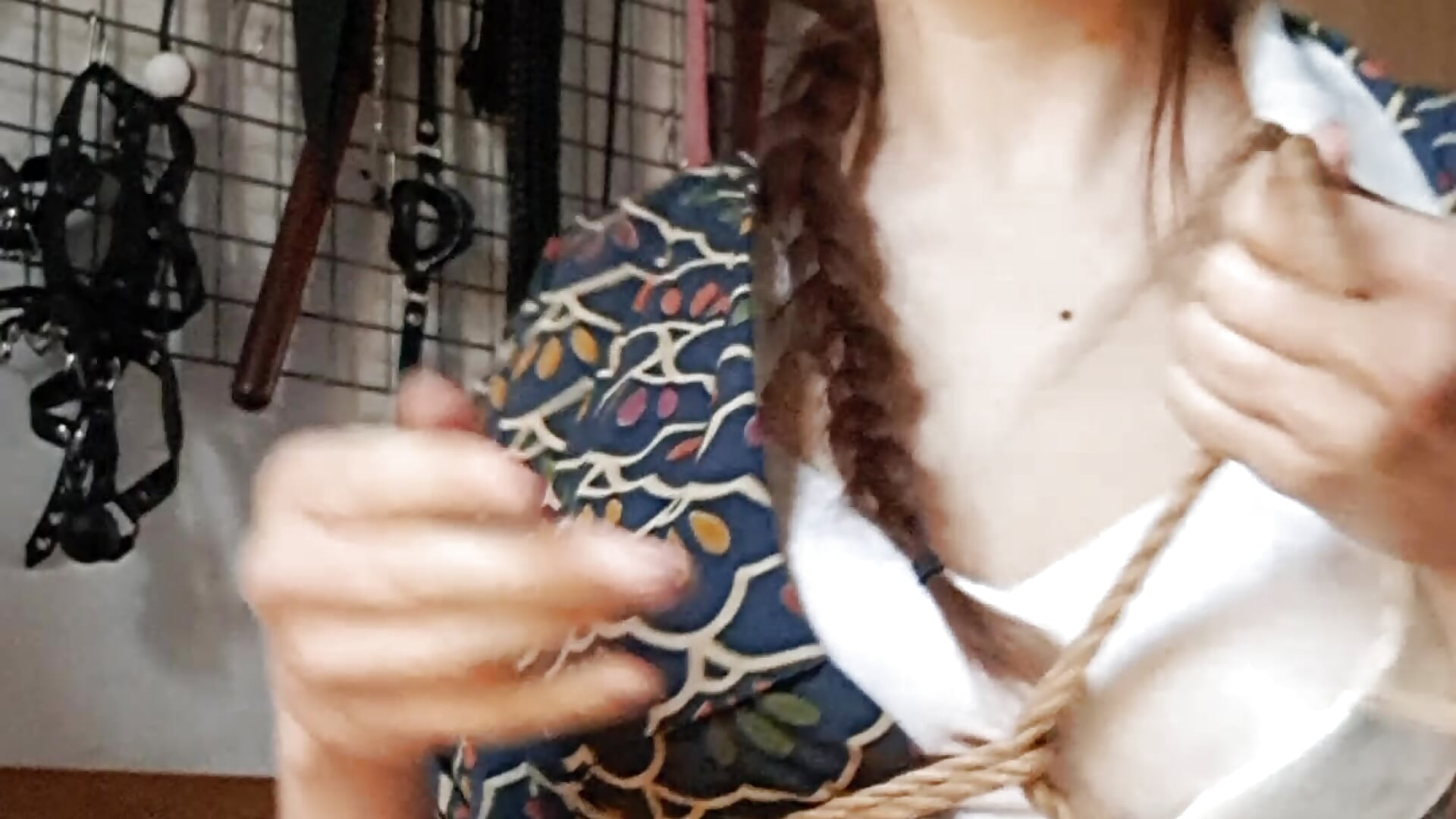 BDSM TEASING - Video von PearMaki Cam-Model