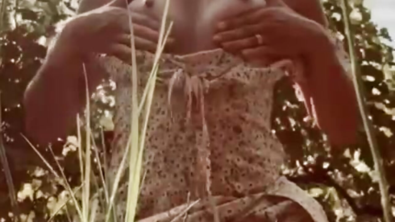 SOLO - EXHIB je me fais du bien au milieu des vignes - vidéo du modèle de showcams lola_tentatiion