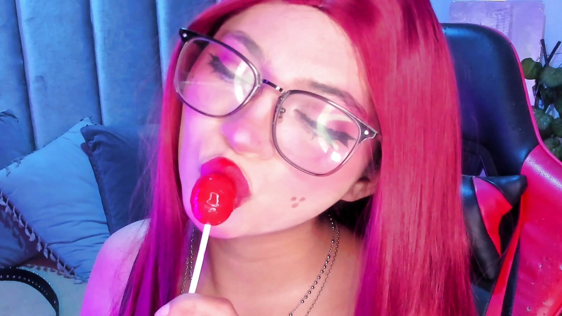 Imagine me like this sucking your cock passionately 🤤🥰 - video by Kitty_Gang cam model