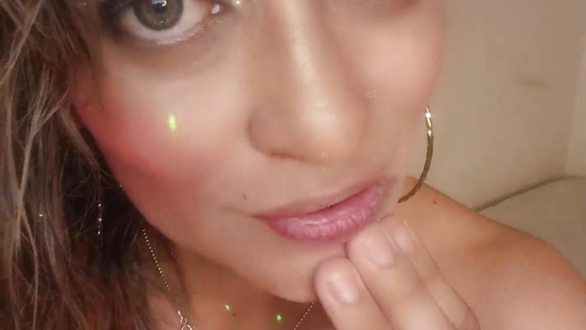 Muchos besos sólo para ti - video by emma_collson cam model