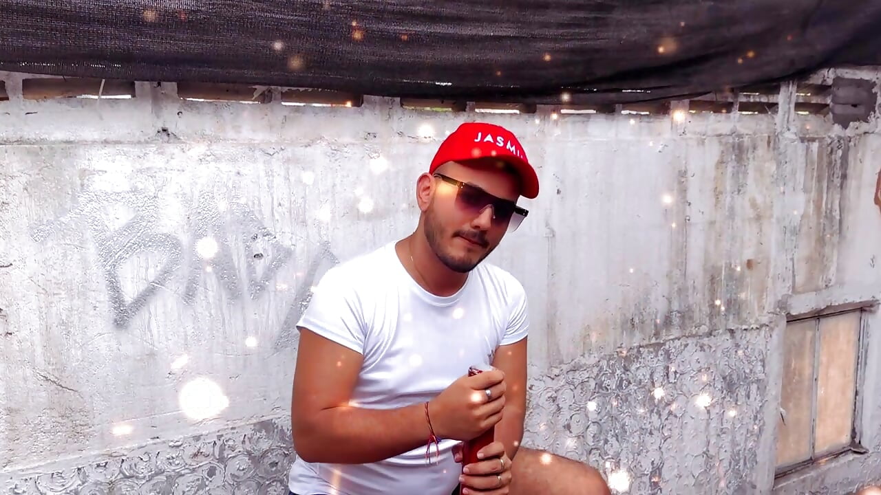 IM FELLING HOT! NAUGHTY AND READY FOR FUN! - Vídeo de Robert_Pool, modelo de vídeos