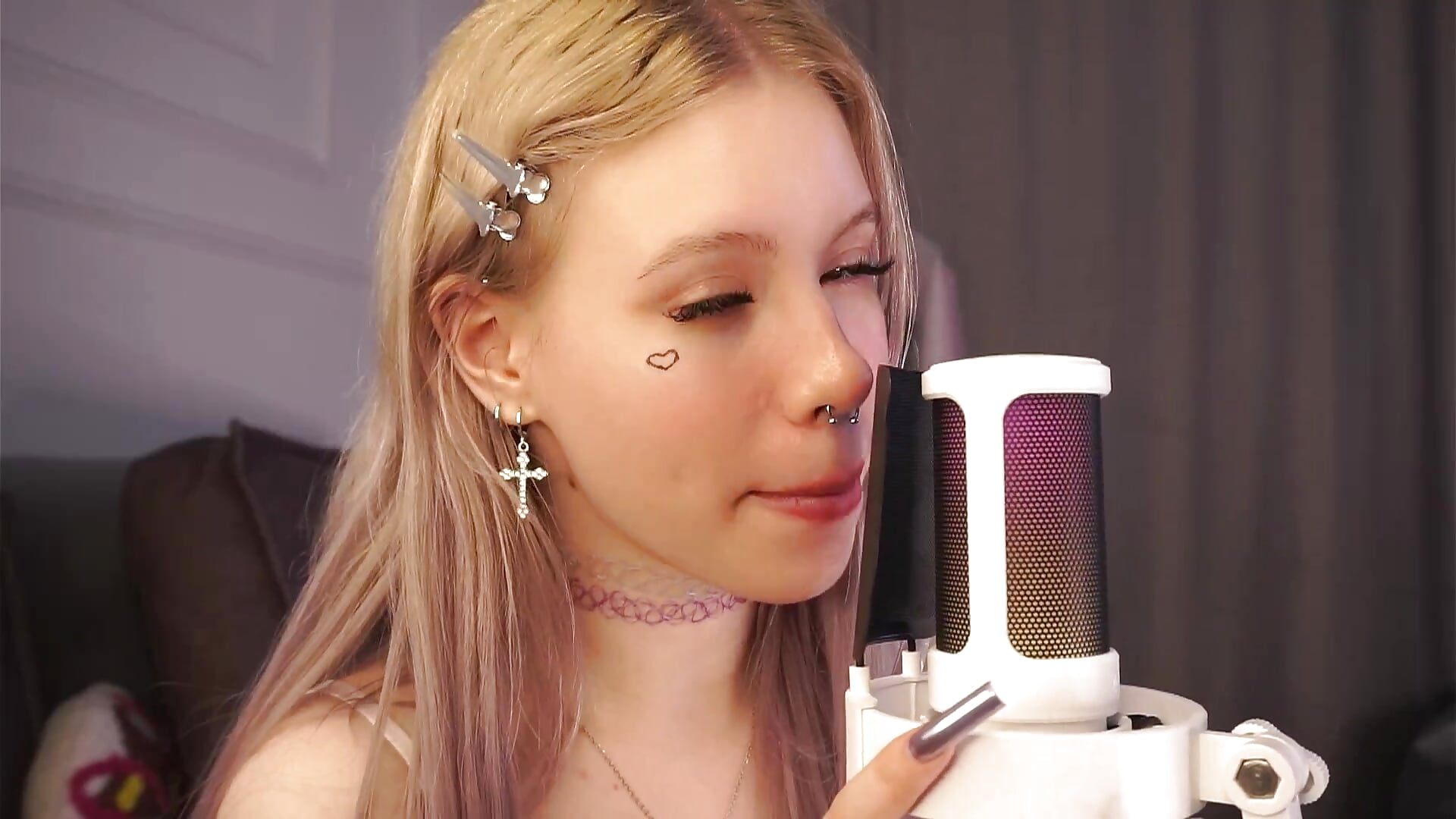 My little ASMR - video by ZaraDudley cam model