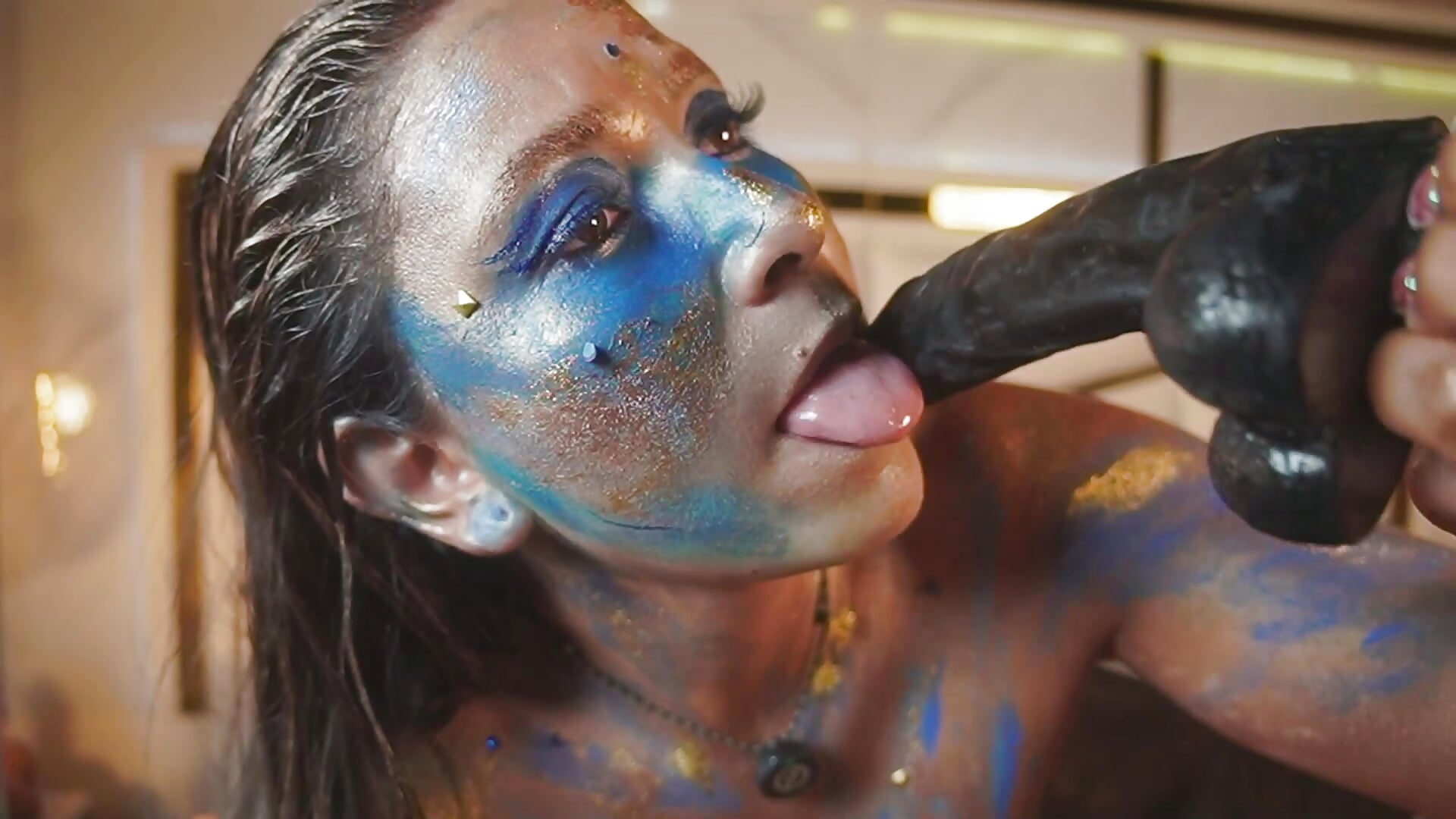 Your golden temptation sucking your cock as you like it 🔥