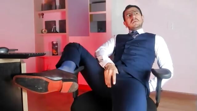 Free February Suit Bulge Rub - video av pablo-rincon95 cam-modell